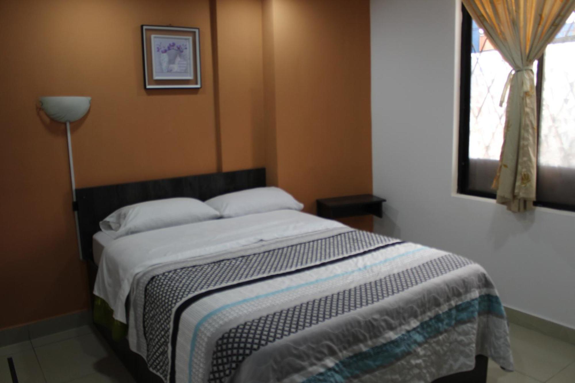 JULIUS HOSTAL - No hay parqueadero Quito Exterior foto