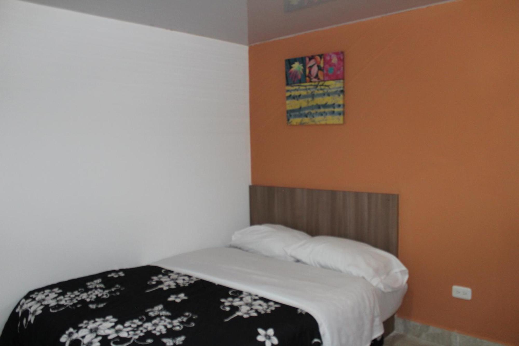 JULIUS HOSTAL - No hay parqueadero Quito Exterior foto