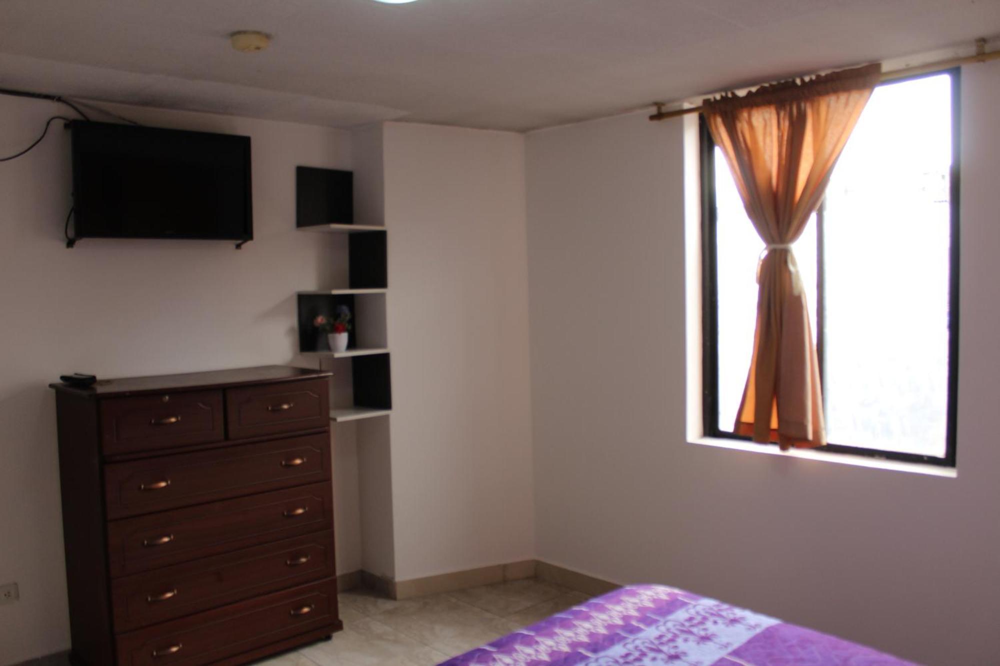 JULIUS HOSTAL - No hay parqueadero Quito Exterior foto